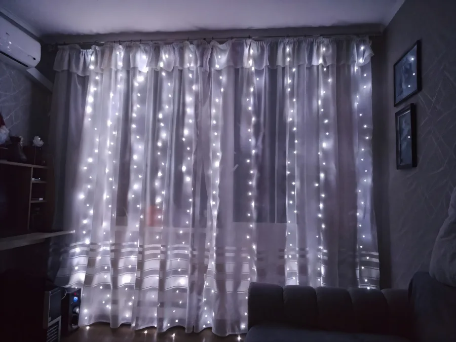 Firanka świetlna 3x3 m, 300 LED, zimna biała, "diody LED w kroplach" z USB, 8 trybów + pilot