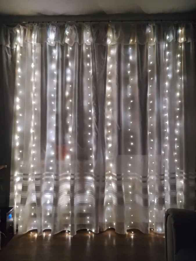 Lichtervorhang 3x3 m, 300 LED, warmweiß, "LED-Tropfen" über USB, 8 Modi + Fernbedienung