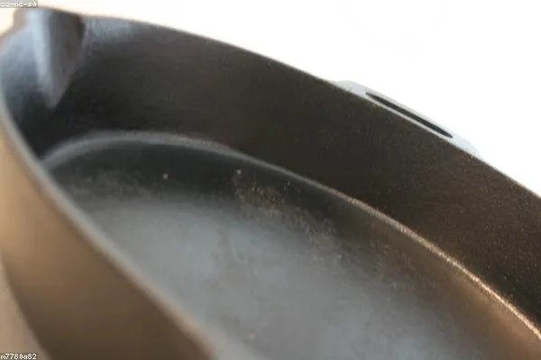 Cast iron skillet, 12 inch